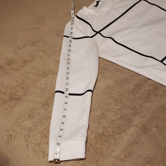 BLACK & White polyester sweatshirt. Ladies large - Picture 6 of 7